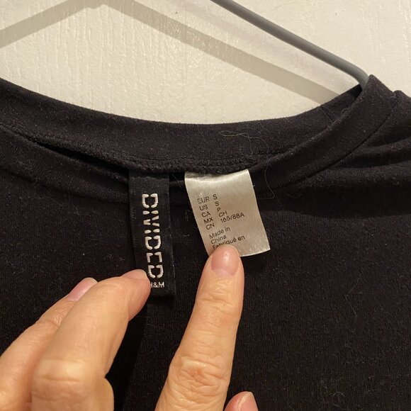 H&M Black Fitted Tee Size Small - Picture 2 of 2